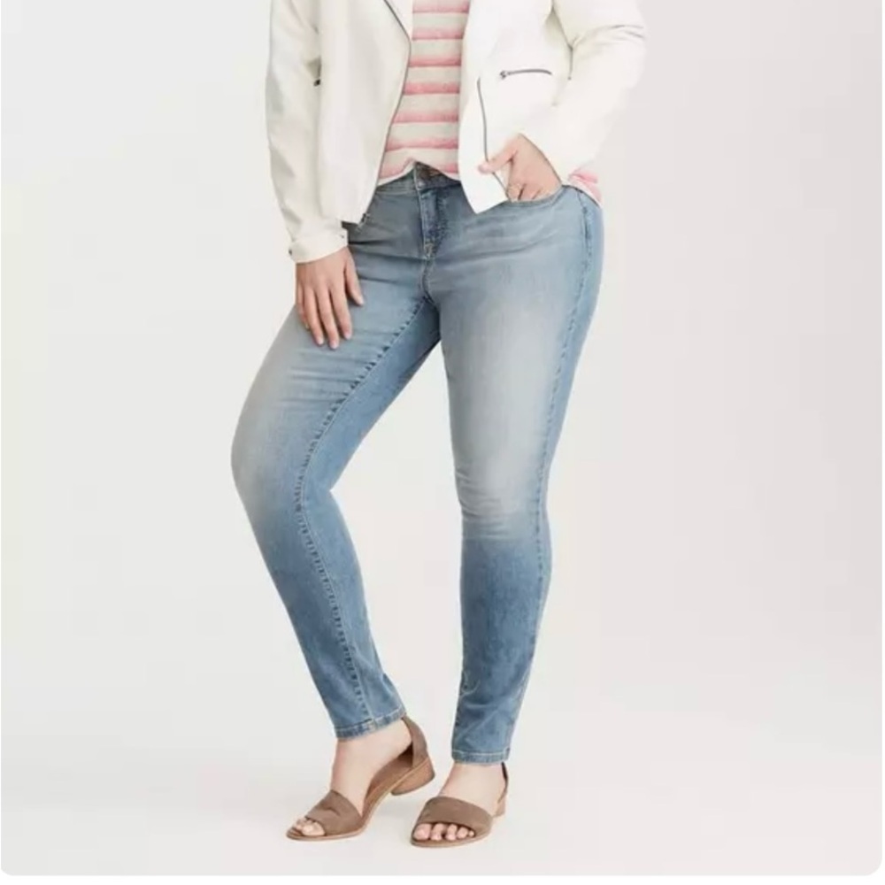 TORRID High Rise Curvy Skinny Jean - Light Wash‎ Size 24T